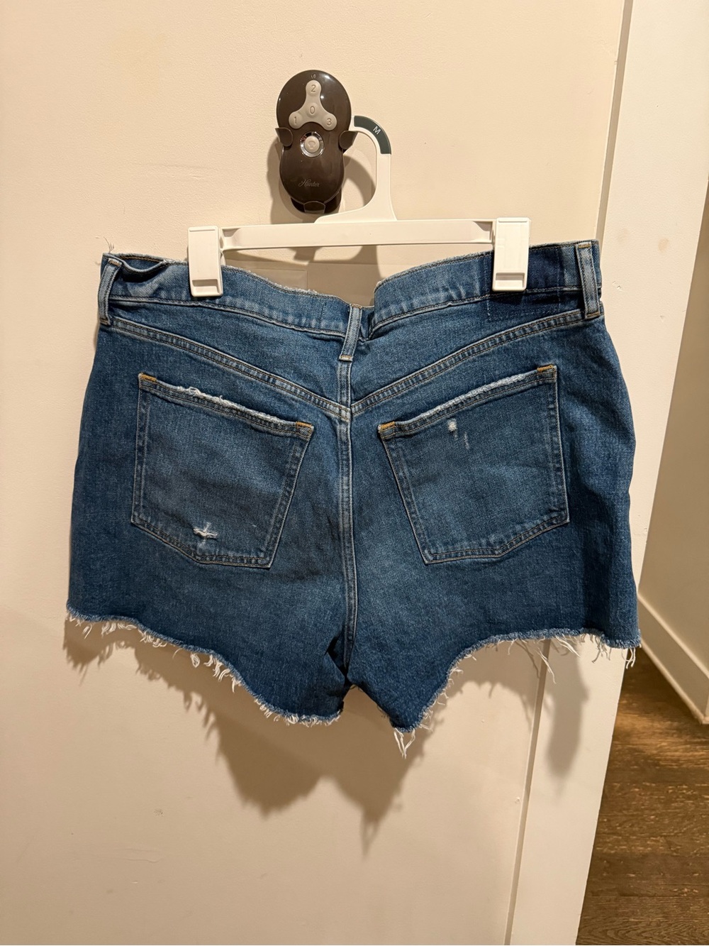 A&F The 4” Mom Short High Rise - Picture 2 of 3